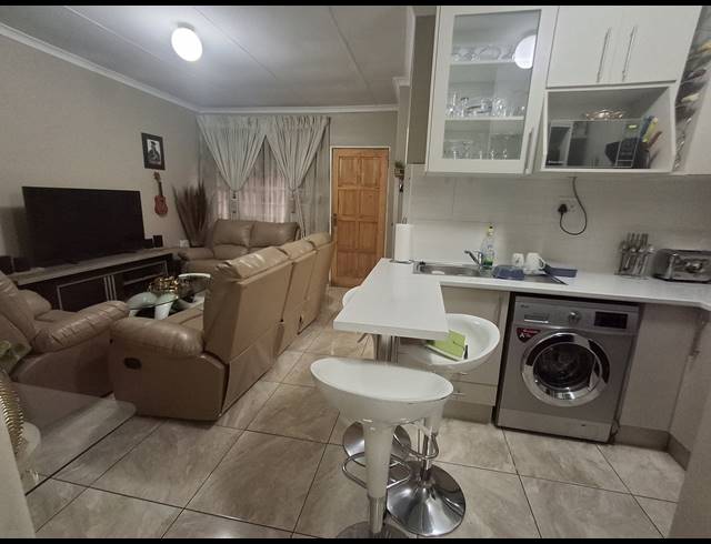 2 BEDROOM APARTMENT FOR SALE IN COMMERCIA